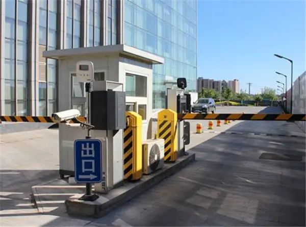停車場系統可以有自動完成哪些基礎工作？